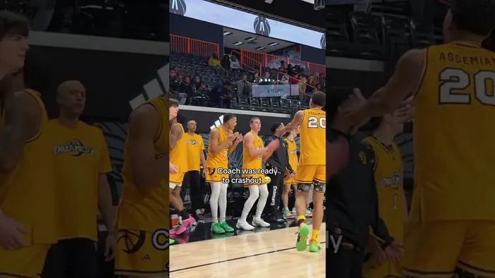 The bench reactions are everything 🤣🤣