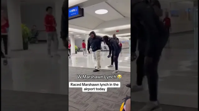 Imagine running into Marshawn Lynch in the airport bro 💀 (via iam._.LJ/IG)