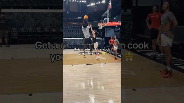 6’10 and he’s COOKING 🍳