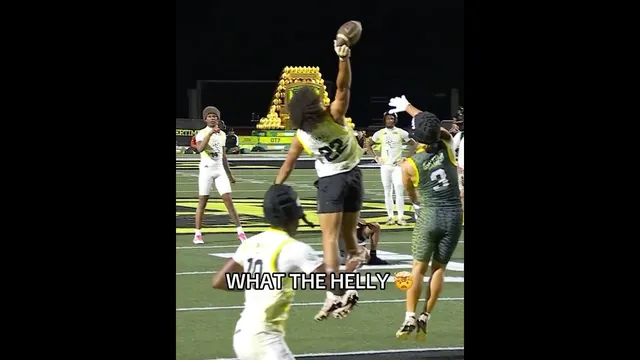 Devin Fitzgerald. One handed catches run in the family 🤷